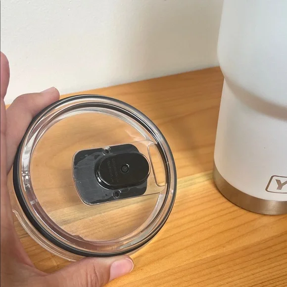 YETI Classic White Travel Mug with Clear Lid - Picture 4 of 8